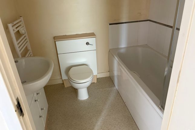 129, Clough Close, Middlesbrough photo 4