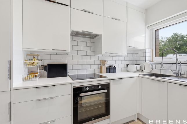 27, Magnetic Crescent, Enfield photo 3