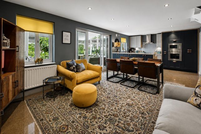 3, Clos Llynfi, Caldicot photo 2