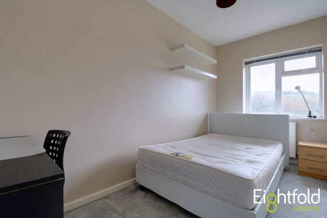 Terraced house to rent in Queensway, Brighton