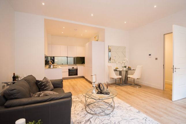 Gunnersbury Avenue, Ealing photo 2