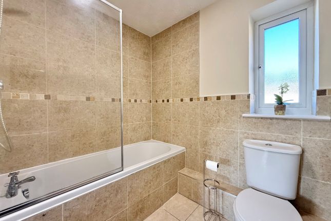11, Beaumont Avenue, West Yorkshire photo 5