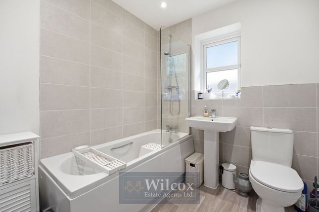 40 Elderfield Road, Bolton photo 4