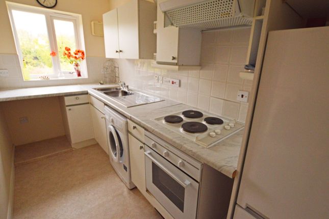 28, Windmill Court, Alton photo 3