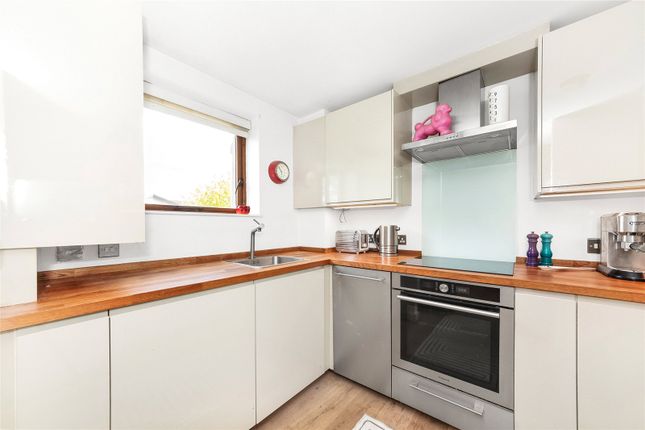 Flat 39, Innerd Court, 1, Clarke Close, Croydon photo 4