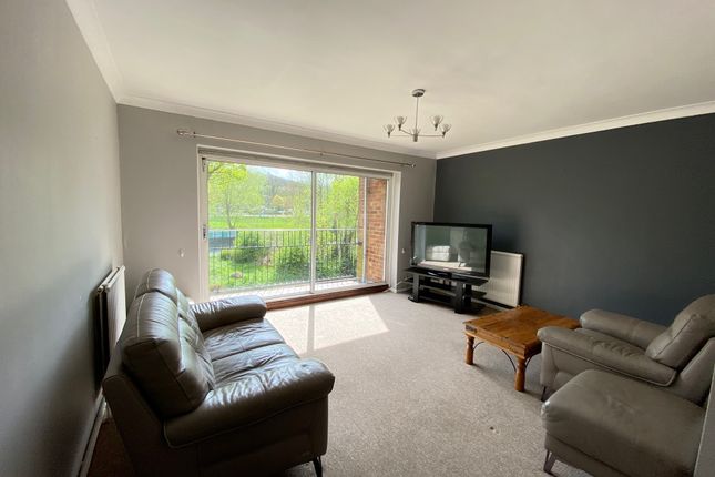 Flat to rent in River Park, Hemel Hempstead