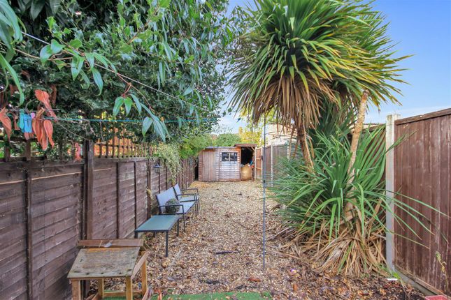13, Roberts Street, Rushden photo 5