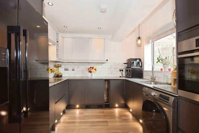 5 Old Lime Court, Hurst Rise, MATLOCK photo 4