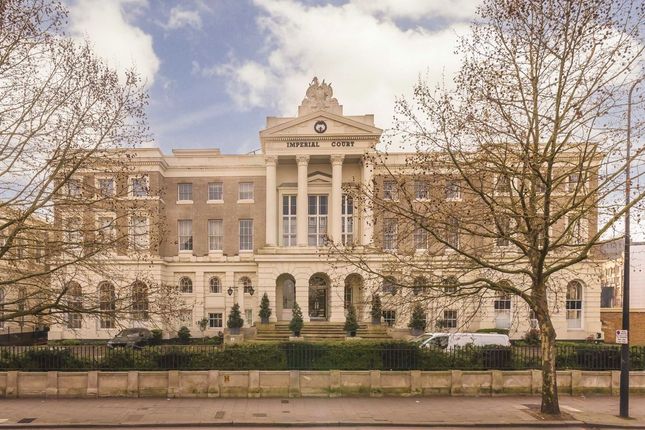 Studio flat on Flat 393, Imperial Court, 225, Kennington Lane, London, £300,000
