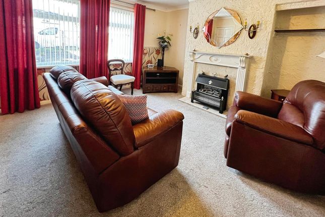91, Roundwood Avenue, Bradford photo 3