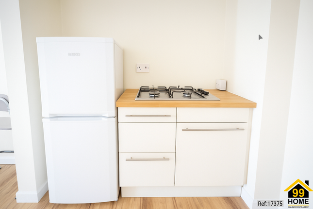 Flat 2, 20, Mertonhall Road, London photo 4