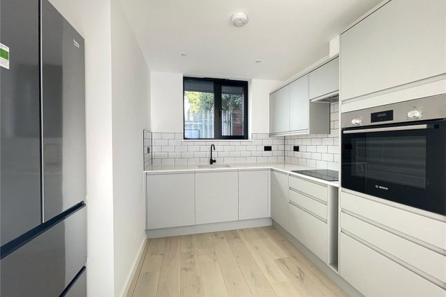 6, Nursery Row, Barnet photo 2