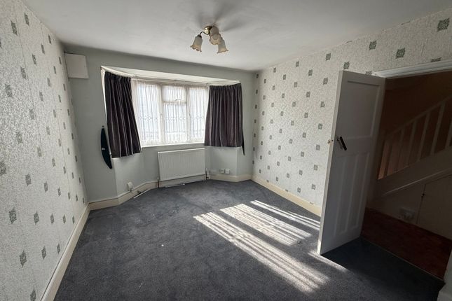 110 Heathview Road, Grays photo 2