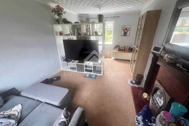 17, Bowden Wood Avenue, Sheffield photo 2