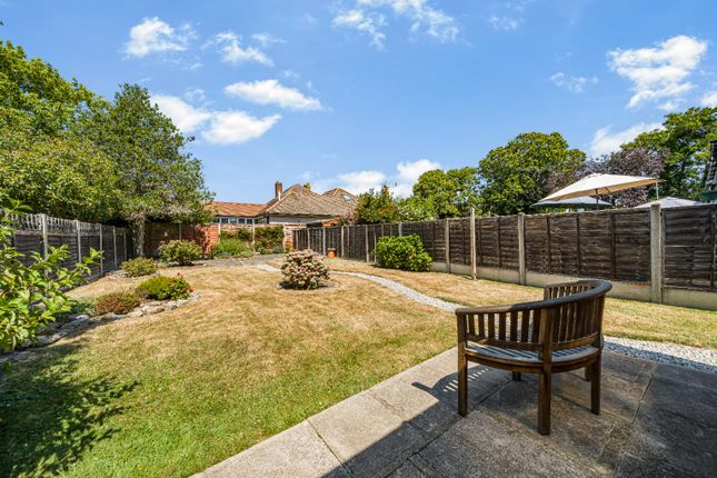 24 Croysdale Avenue, Lower Sunbury, Surrey photo 2