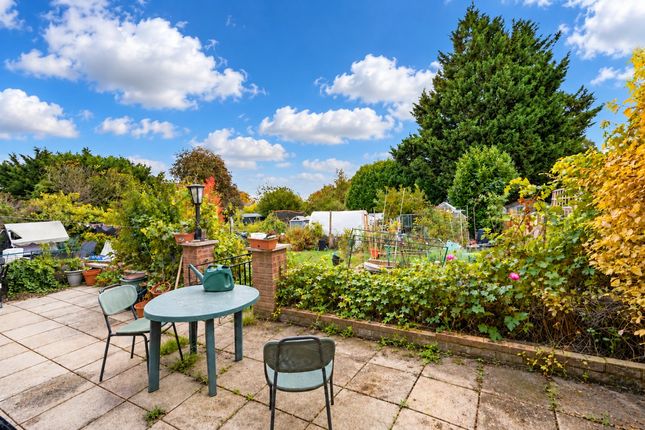 Abbots Avenue West, St. Albans photo 4