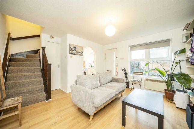 1, Coopers Close, London photo 2