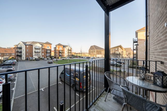 Flat One at Sixty One, Bell Farm Way, Walton-on-Thames photo 2