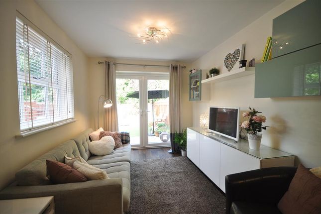Goldfinch Close Horsham West Sussex Rh12 3 Bedroom End Terrace