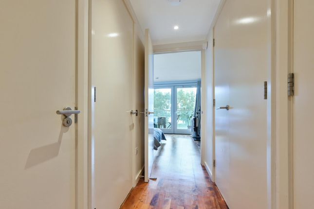Flat 315 New Providence Wharf 1, Fairmont Avenue, London photo 3