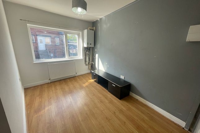 61 Canal Road, Flat 3, Leeds photo 2