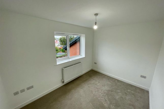 8 The Poppies A, Ward Drive, Manchester photo 5