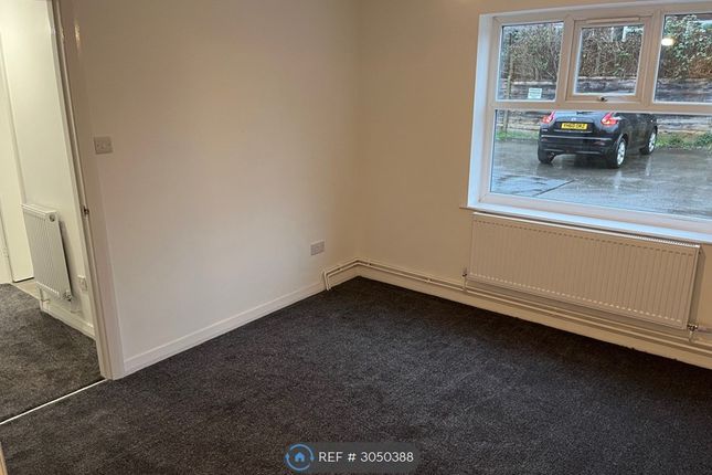 Flat, Litchfield Court Boardman Lane, Middleton, Manchester photo 4