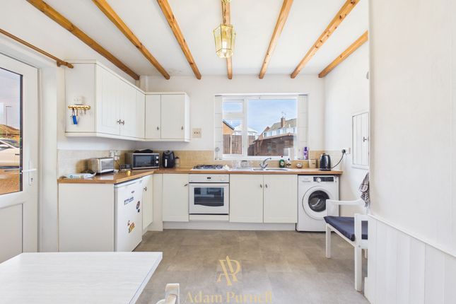 111 Cedar Road, Leicester photo 3