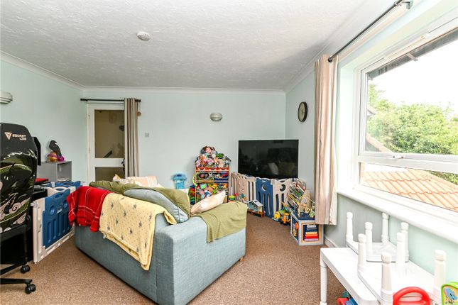 10, Pennywell Gardens, New Milton photo 4