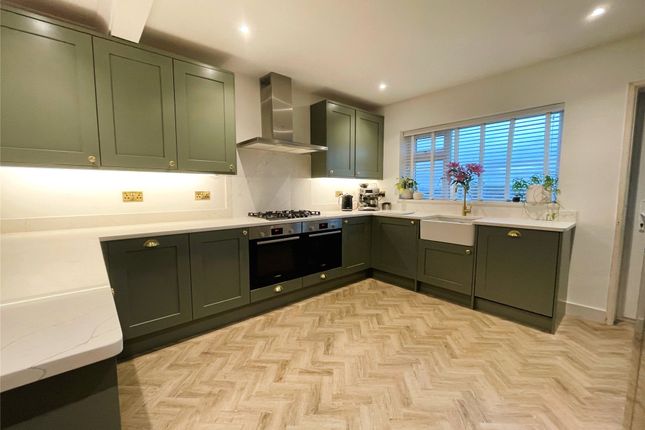 14, Golden Close, Devon photo 2