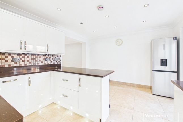 3, Burniston Close, Reading photo 4