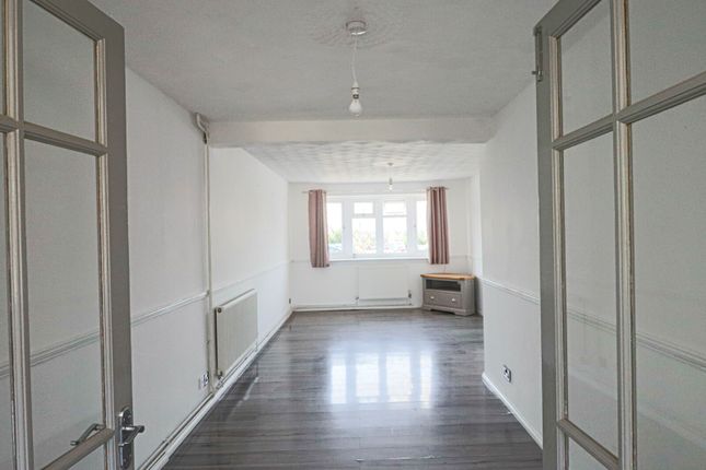 5, Mayne Crest, Essex photo 3