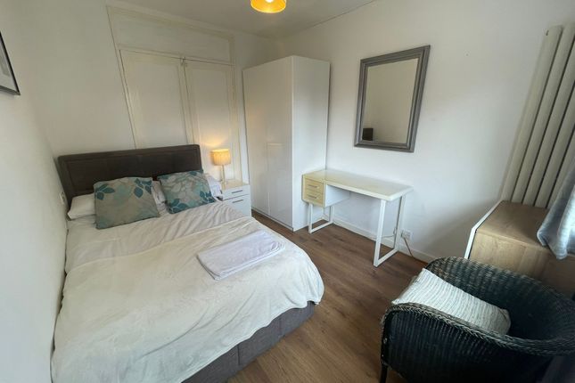 Garden Road, Walton-on-Thames photo 4