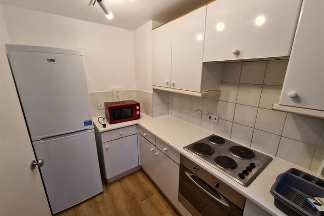 17, Alwyn Gardens, Hendon photo 2