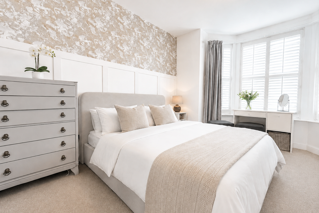 Flat-1 122, Chapter Road, London photo 3