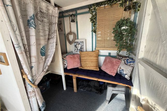 Beach Hut B26, Hayling Island photo 3