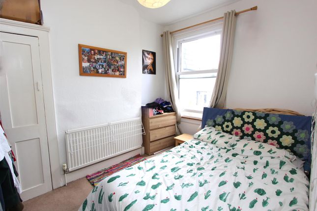 Flat to rent in Park Ridings, Hornsey