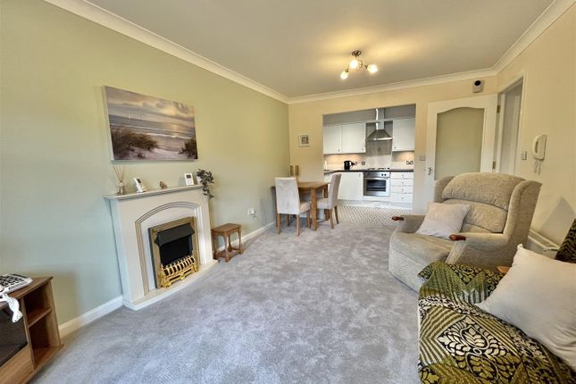 19 Oakford Court, Newshaw Lane, Glossop photo 4
