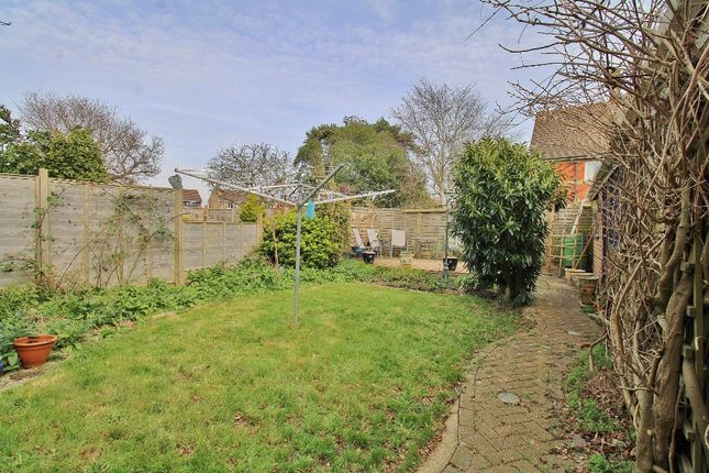 68, Martin Avenue, Fareham photo 3