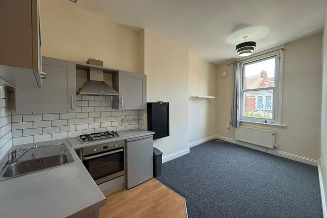 121, Stansted Road, Southsea photo 2