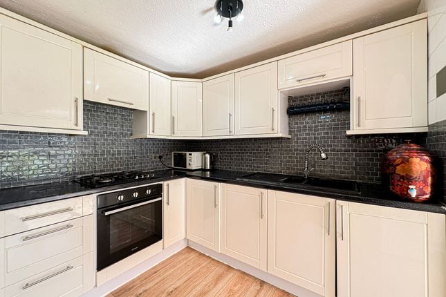 135 Fishers Lane, Wirral photo 2