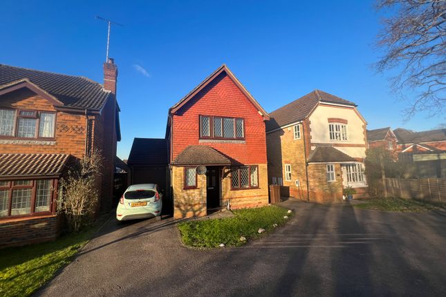 Thumbnail Link-detached house to rent in The Briars, Ash, Aldershot