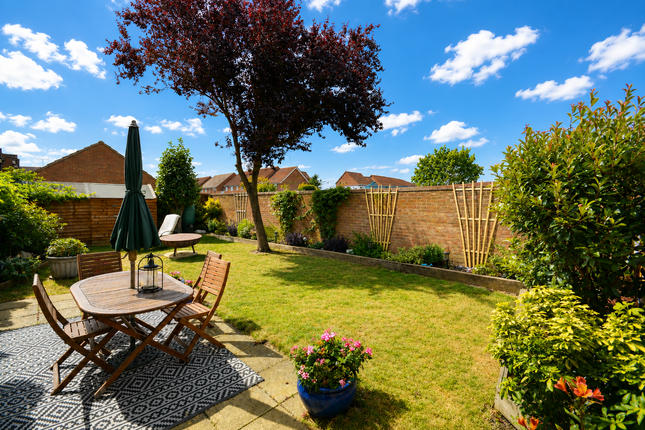 52, The Pastures, Stevenage photo 4