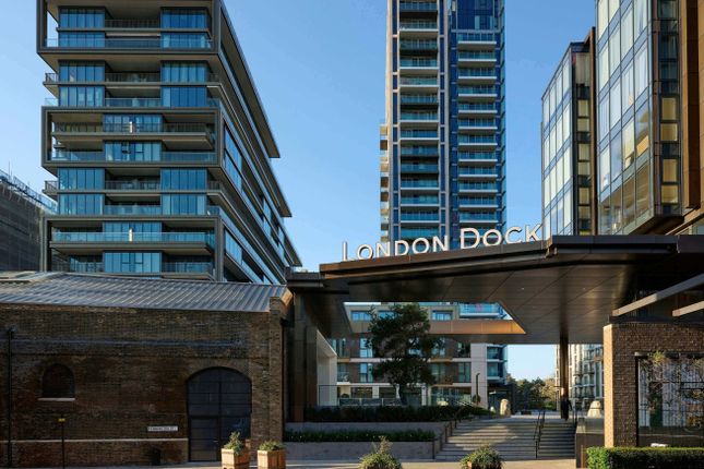 London Dock, Wapping, Arrival Square, London photo 3