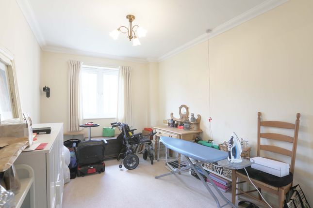 23, Lefroy Court, Cheltenham photo 4