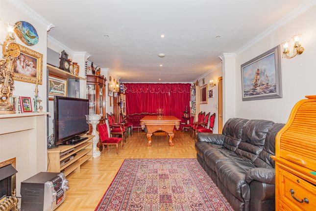 51, Edgwarebury Gardens, Edgware photo 4