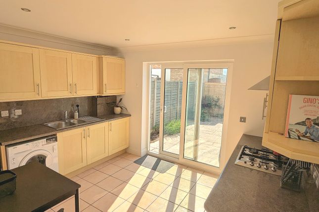 1B, Gale Moor Avenue, Gosport photo 2