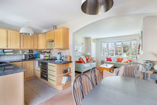 10 Pine Walk, Uckfield photo 3
