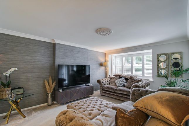 4, Brackenwood Court, Wakefield photo 2