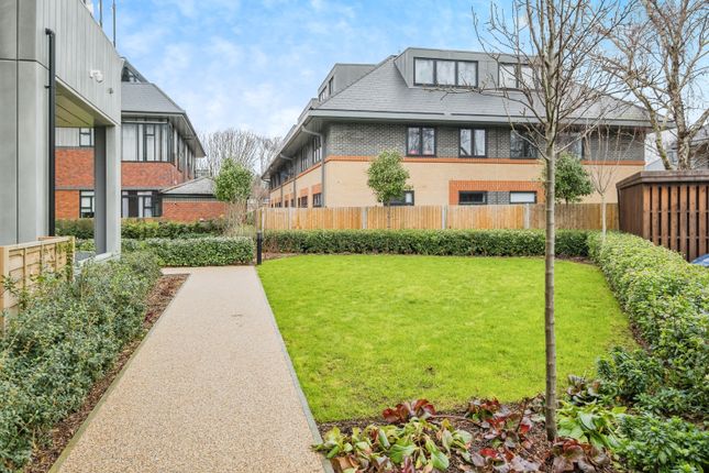 Flat for sale in Albert Drive, Woking, Surrey